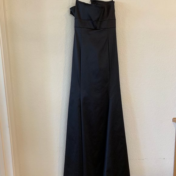 Floor-length strapless black satin gown - size 4 (8UK) - Picture 4 of 5